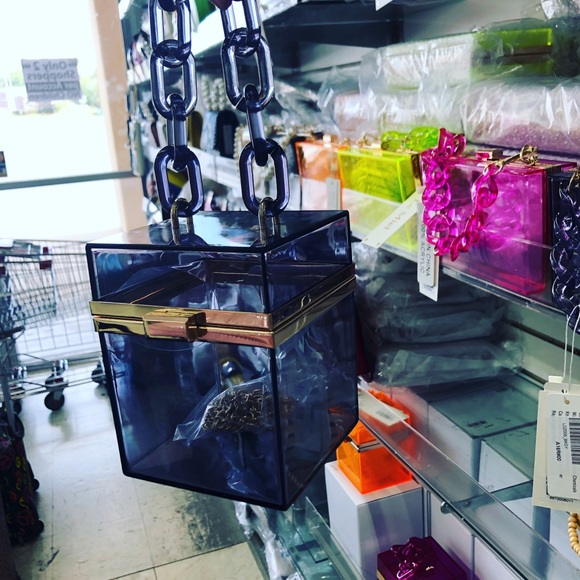 Clothes and Accessories - Picture 2 of 15